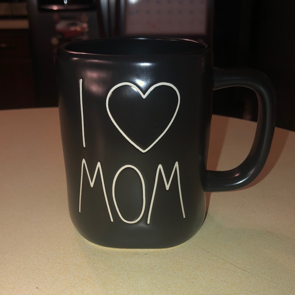 Rae Dunn I ❤️MOM Mug Black